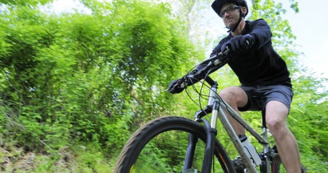 Súbele a una bicicleta de cerro